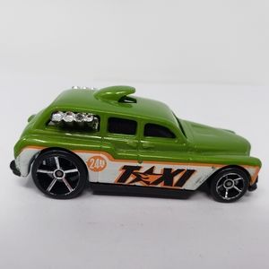 Hot Wheels Cockney Cab II 24 Green Taxi Toy Vehicle Car Diecast Green White